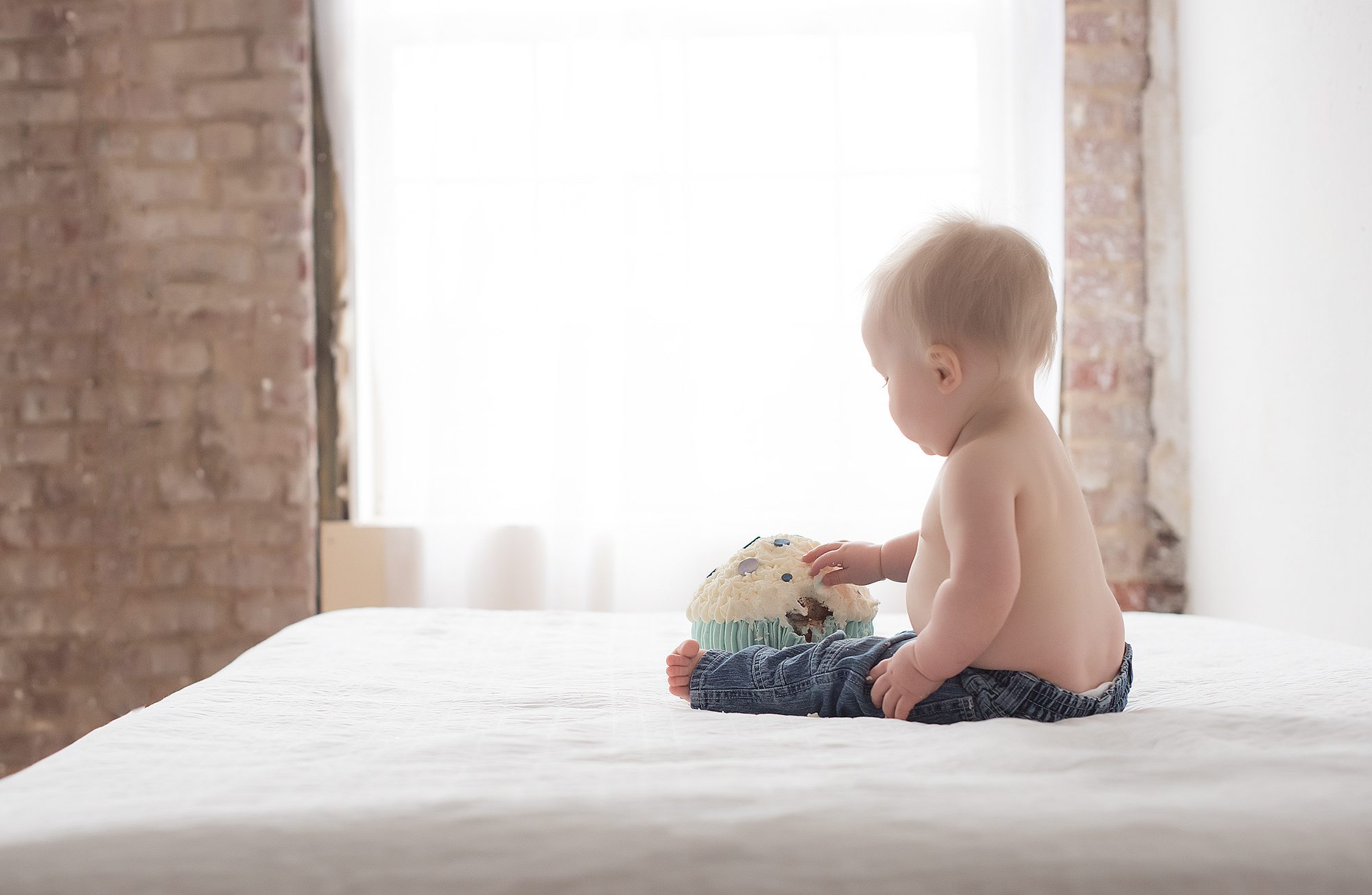cakesmash of a boy sitting up
