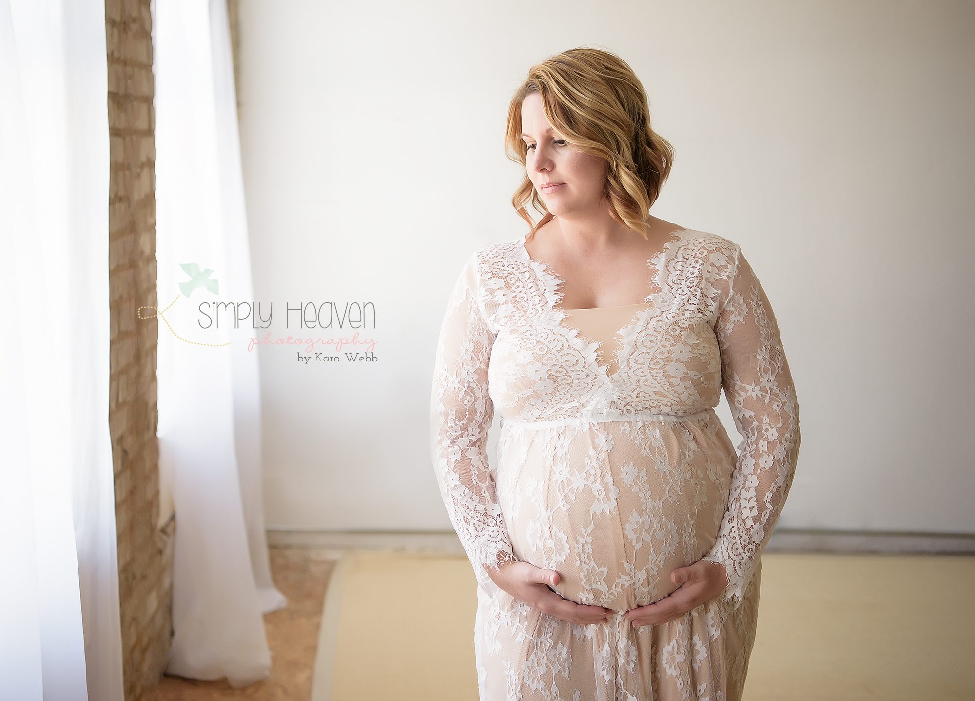 pregnancy picture of a mom in a white lace dress