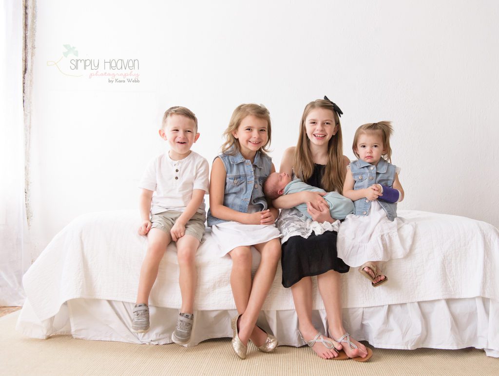 siblings during a newborn session